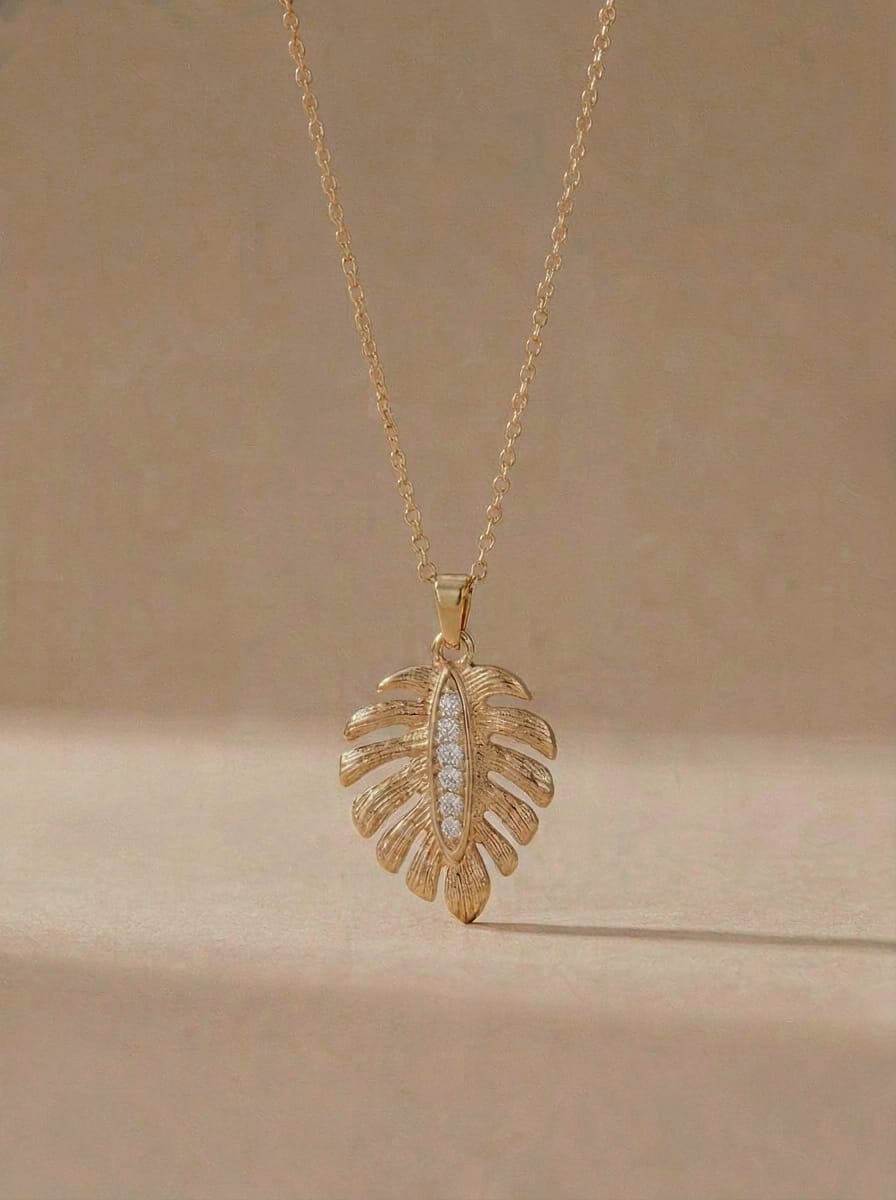 Luxury Crystal Leaf Pendant Necklace – Anti-Tarnish
