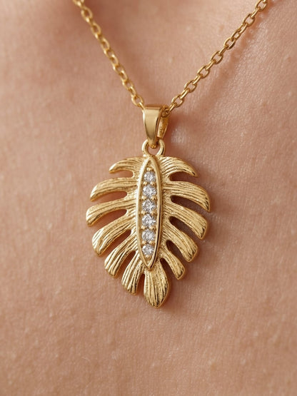 Luxury Crystal Leaf Pendant Necklace – Anti-Tarnish
