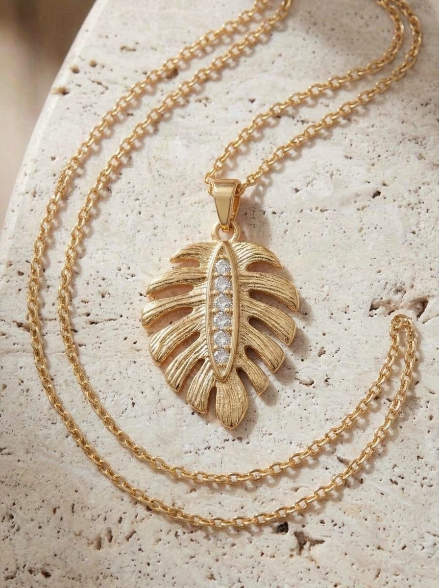 Luxury Crystal Leaf Pendant Necklace – Anti-Tarnish
