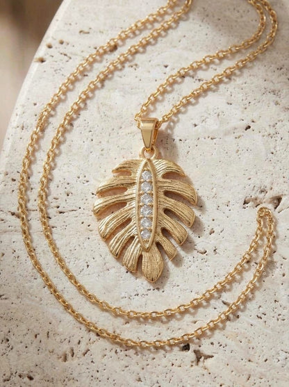 Luxury Crystal Leaf Pendant Necklace – Anti-Tarnish