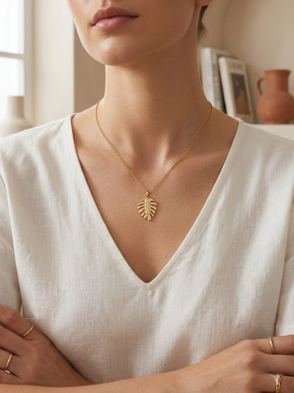 Luxury Crystal Leaf Pendant Necklace – Anti-Tarnish