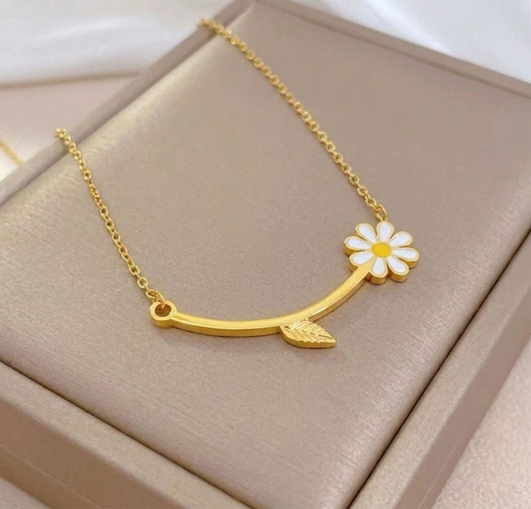 Eternal Bloom Daisy Necklace – Anti-Tarnish Minimalist Floral Necklace