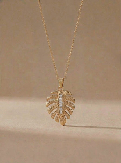 Luxury Crystal Leaf Pendant Necklace – Anti-Tarnish
